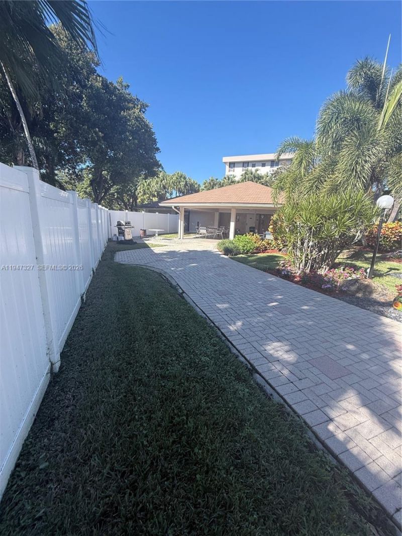 2851 S Palm Aire Dr, Unit 506, Pompano Beach, FL 33069 Photo