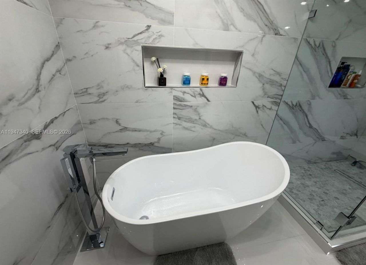 5757 Collins Ave , Unit 504, Miami Beach, FL 33140 Photo