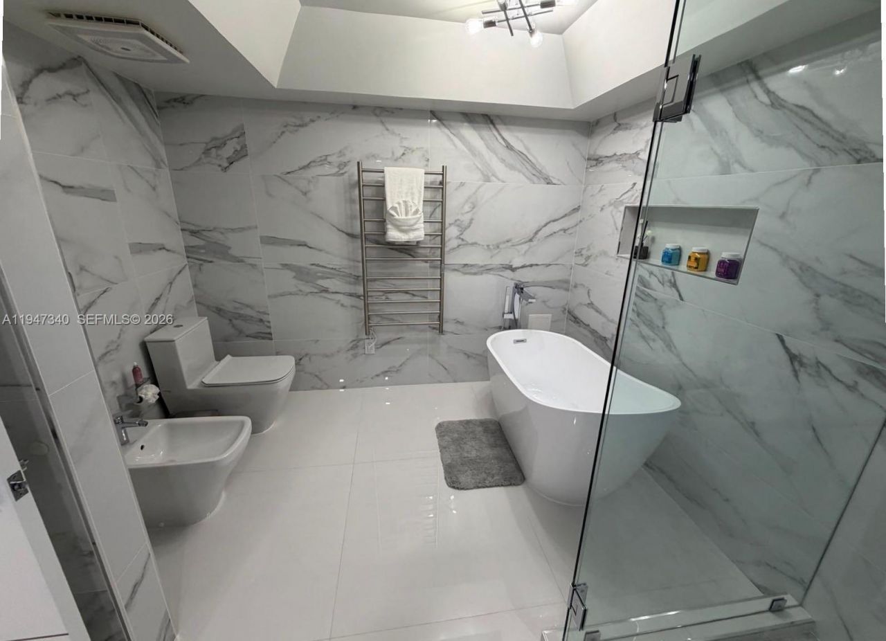 5757 Collins Ave , Unit 504, Miami Beach, FL 33140 Photo