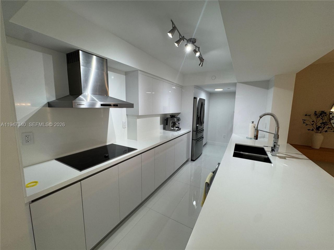 5757 Collins Ave , Unit 504, Miami Beach, FL 33140 Photo