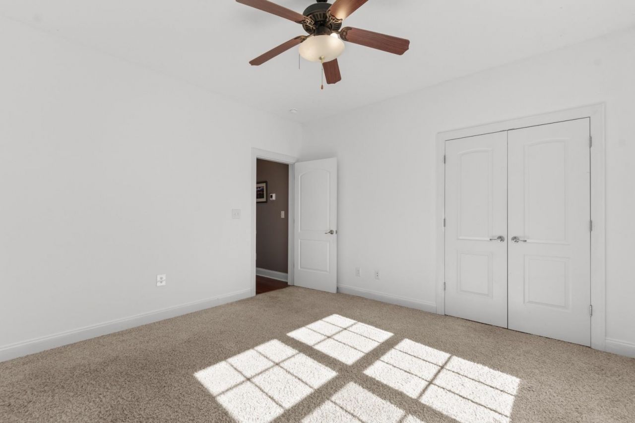 109 Eden Ct. Photo 18