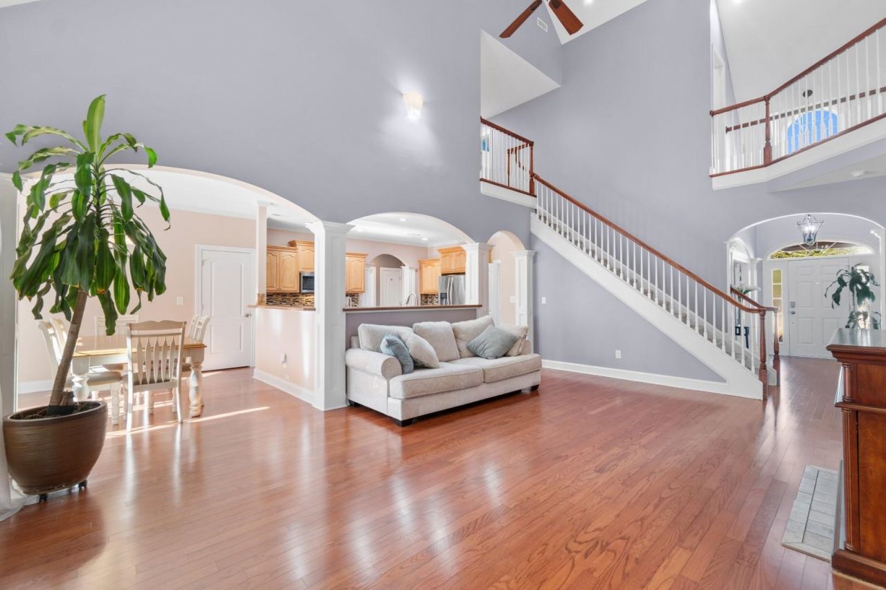 109 Eden Ct. Photo 8