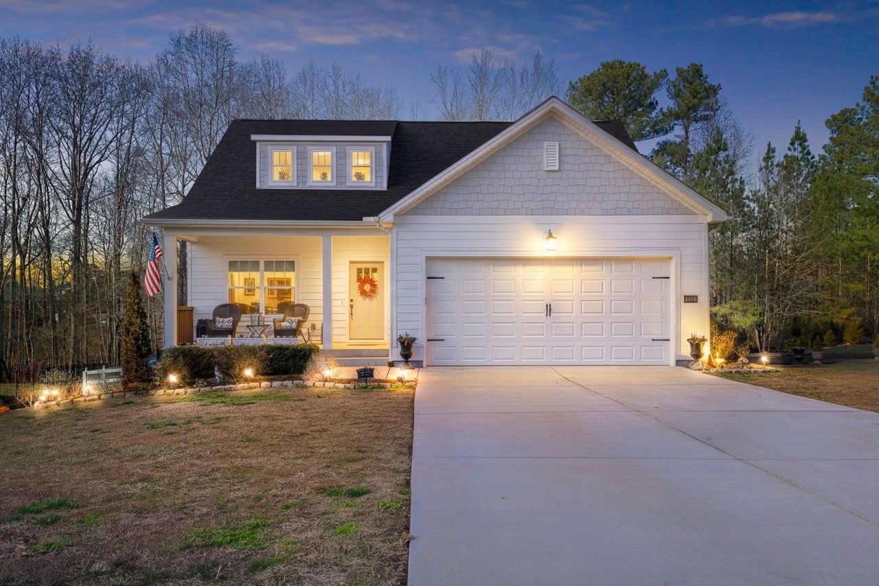 1030 Stonebrook Dr, Dickson, TN 37055 Main Photo