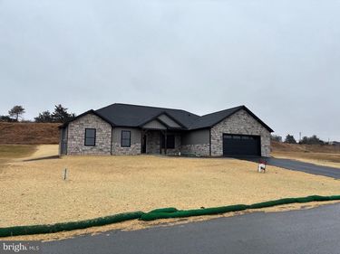 194 MEADOWCREEK DRIVE N, CHAMBERSBURG, PA 17202