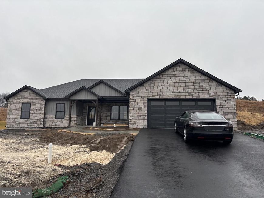 194 Meadowcreek Drive N, Chambersburg, PA 17202 Main Photo