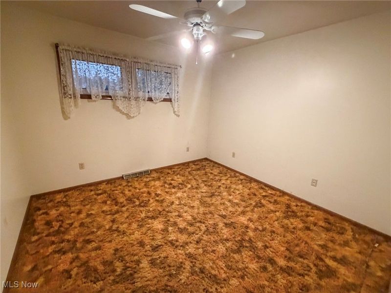 594 Center Street W, Warren, OH 44481 Photo 10