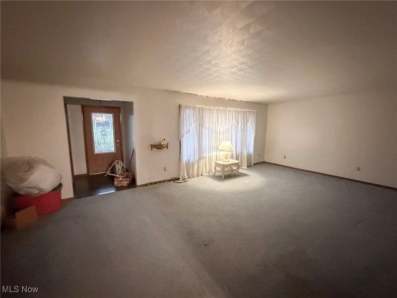 594 Center Street W, Warren, OH 44481 Photo 3