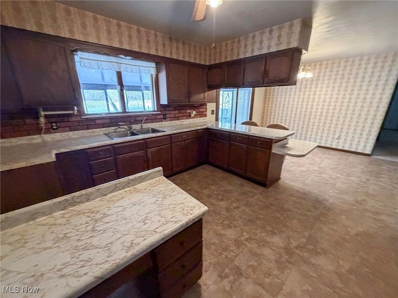 594 Center Street W, Warren, OH 44481 Photo 32