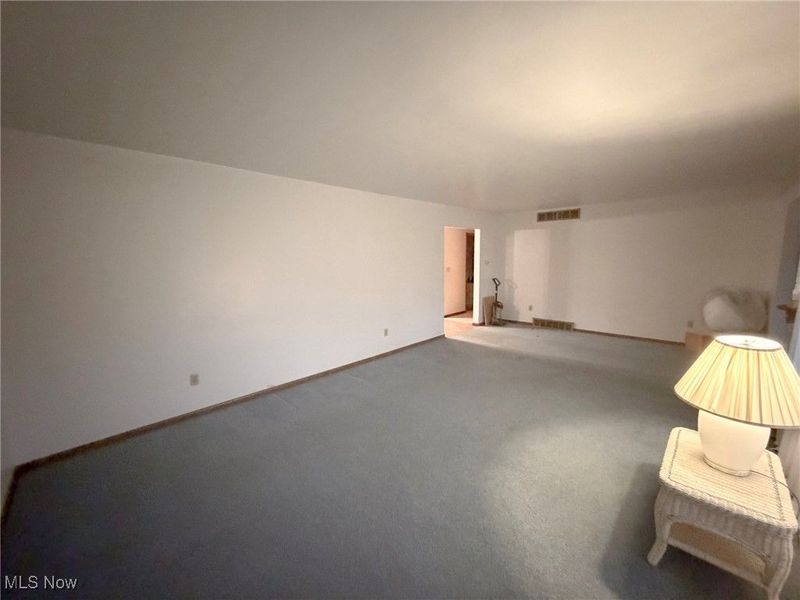 594 Center Street W, Warren, OH 44481 Photo 4