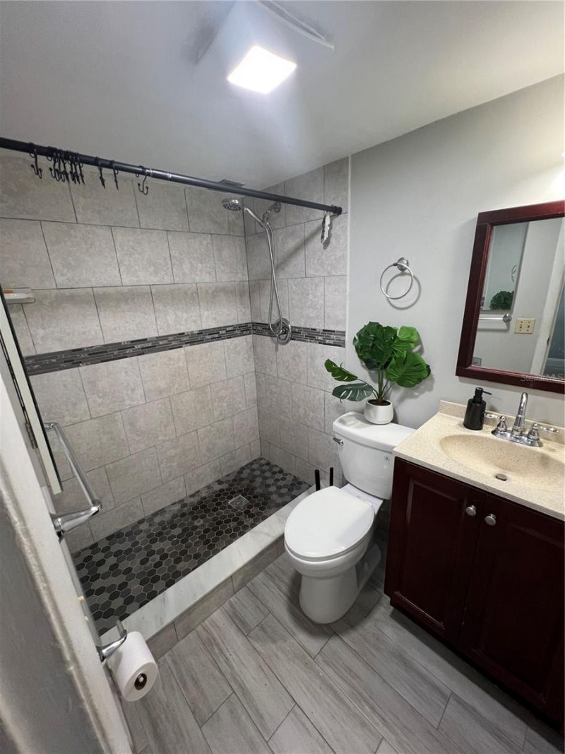 5961 N Falls Circle Drive, Unit 411, Lauderhill, FL 33319 Photo