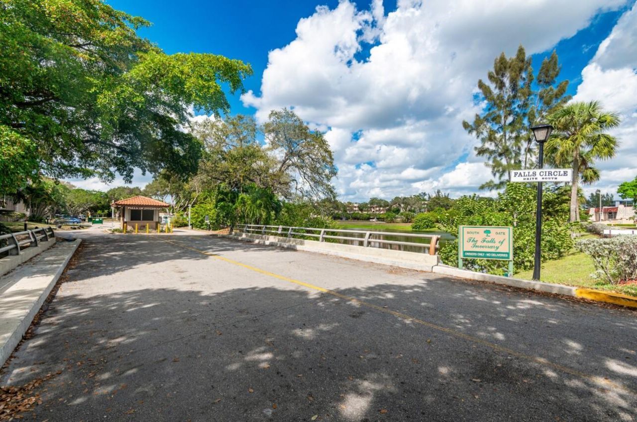 5961 N Falls Circle Drive, Unit 411, Lauderhill, FL 33319 Photo