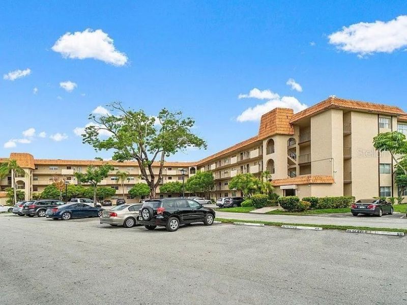 5961 N Falls Circle Drive, Unit 411, Lauderhill, FL 33319 Photo