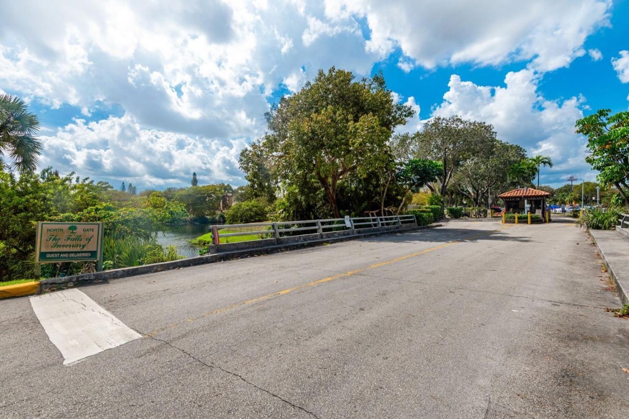 5961 N Falls Circle Drive, Unit 411, Lauderhill, FL 33319 Photo