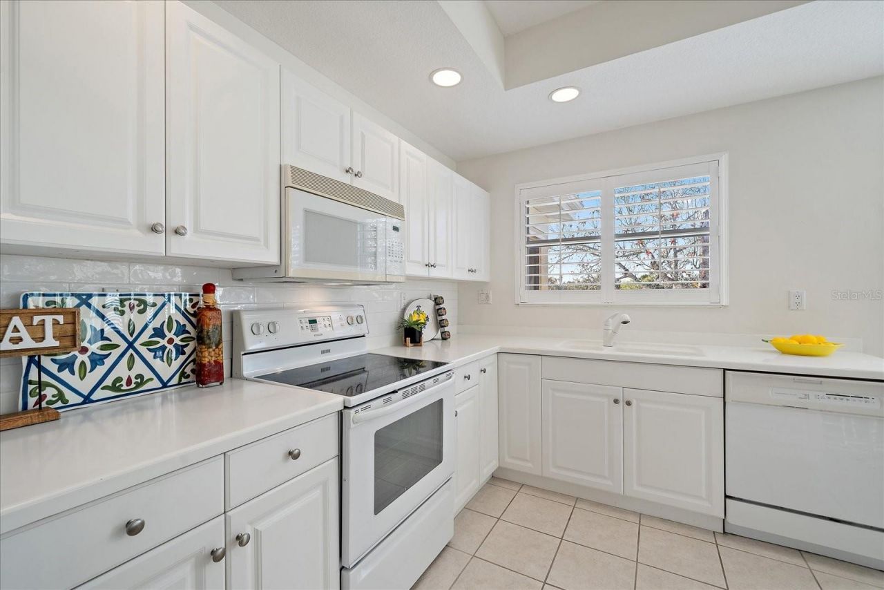 6318 Grand Oak Circle, Unit 204, Bradenton, FL 34203 Photo