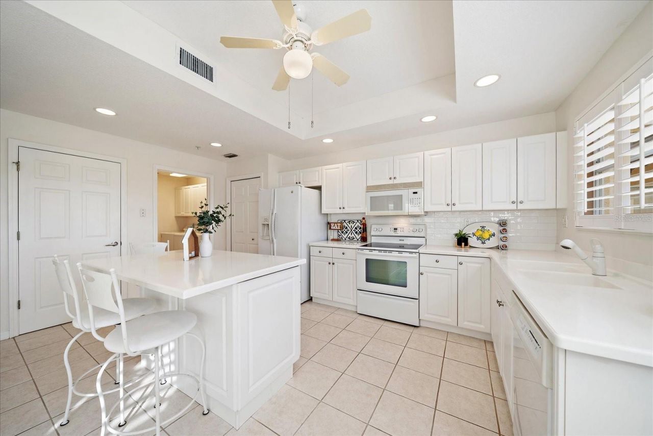 6318 Grand Oak Circle, Unit 204, Bradenton, FL 34203 Photo