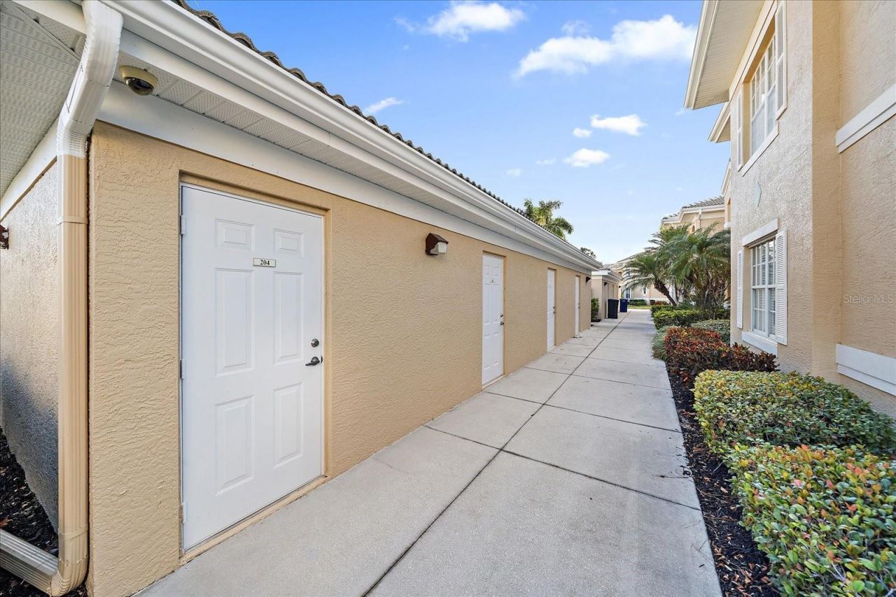 6318 Grand Oak Circle, Unit 204, Bradenton, FL 34203 Photo