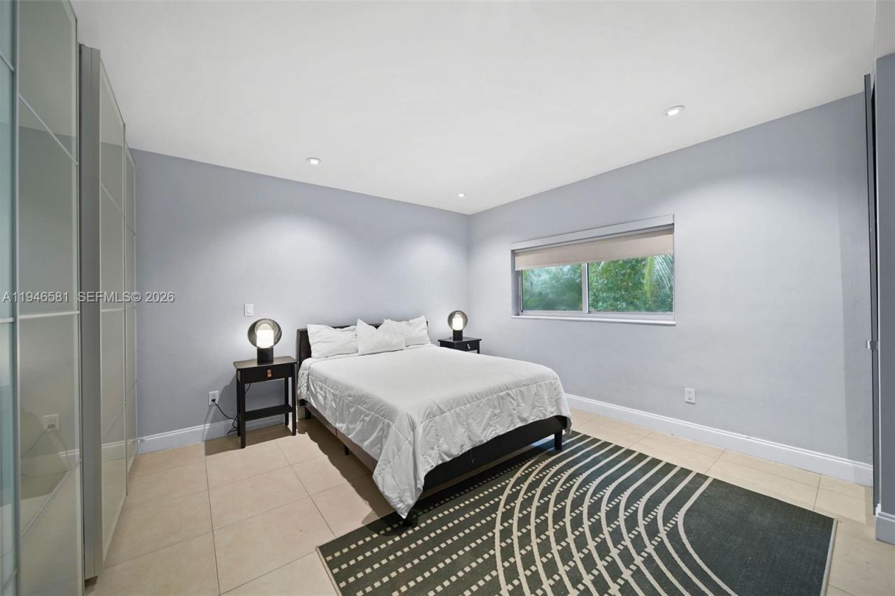 1145 101st St, Unit 4, Bay Harbor Islands, FL 33154 Photo