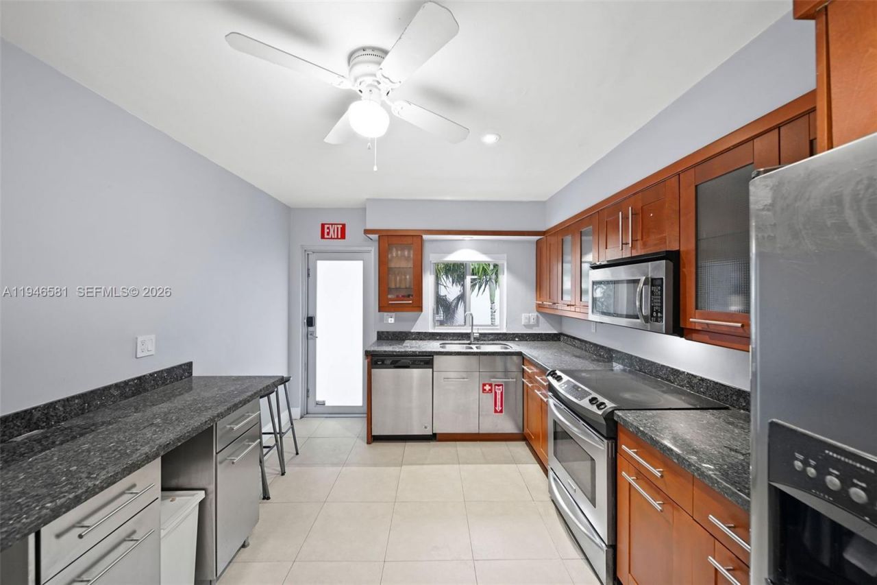1145 101st St, Unit 4, Bay Harbor Islands, FL 33154 Photo