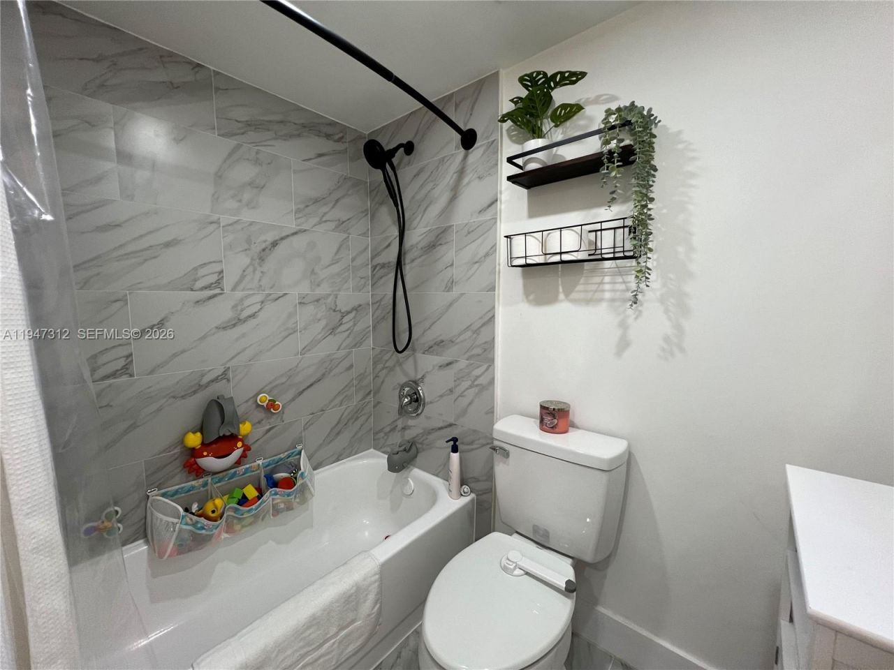 8425 NW 8th St, Unit 406, Miami, FL 33126 Photo