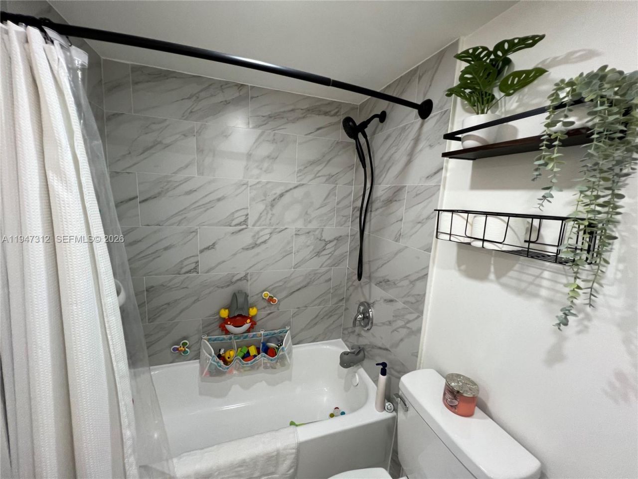 8425 NW 8th St, Unit 406, Miami, FL 33126 Photo