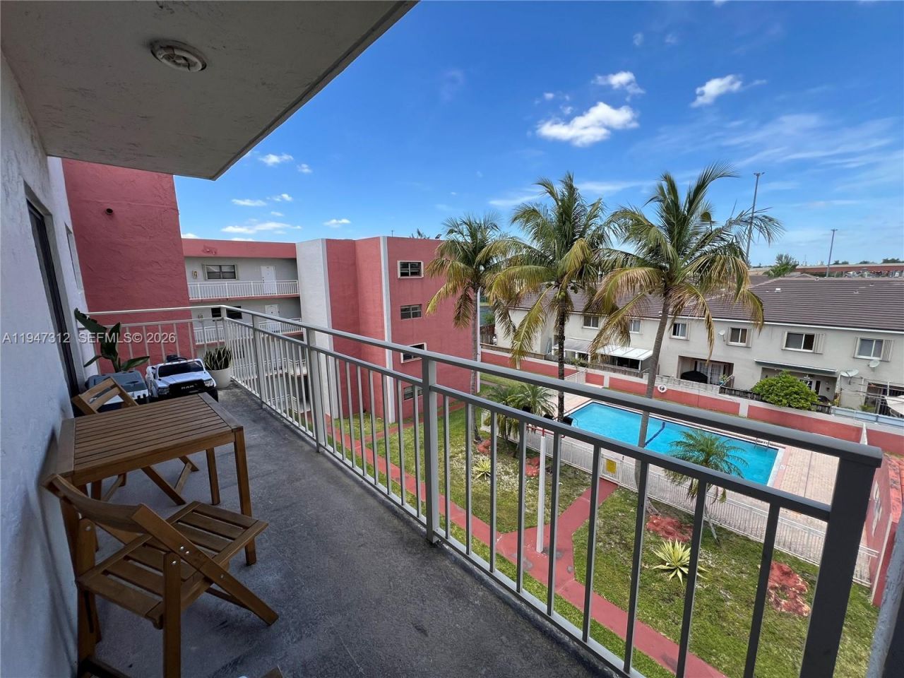 8425 NW 8th St, Unit 406, Miami, FL 33126 Photo