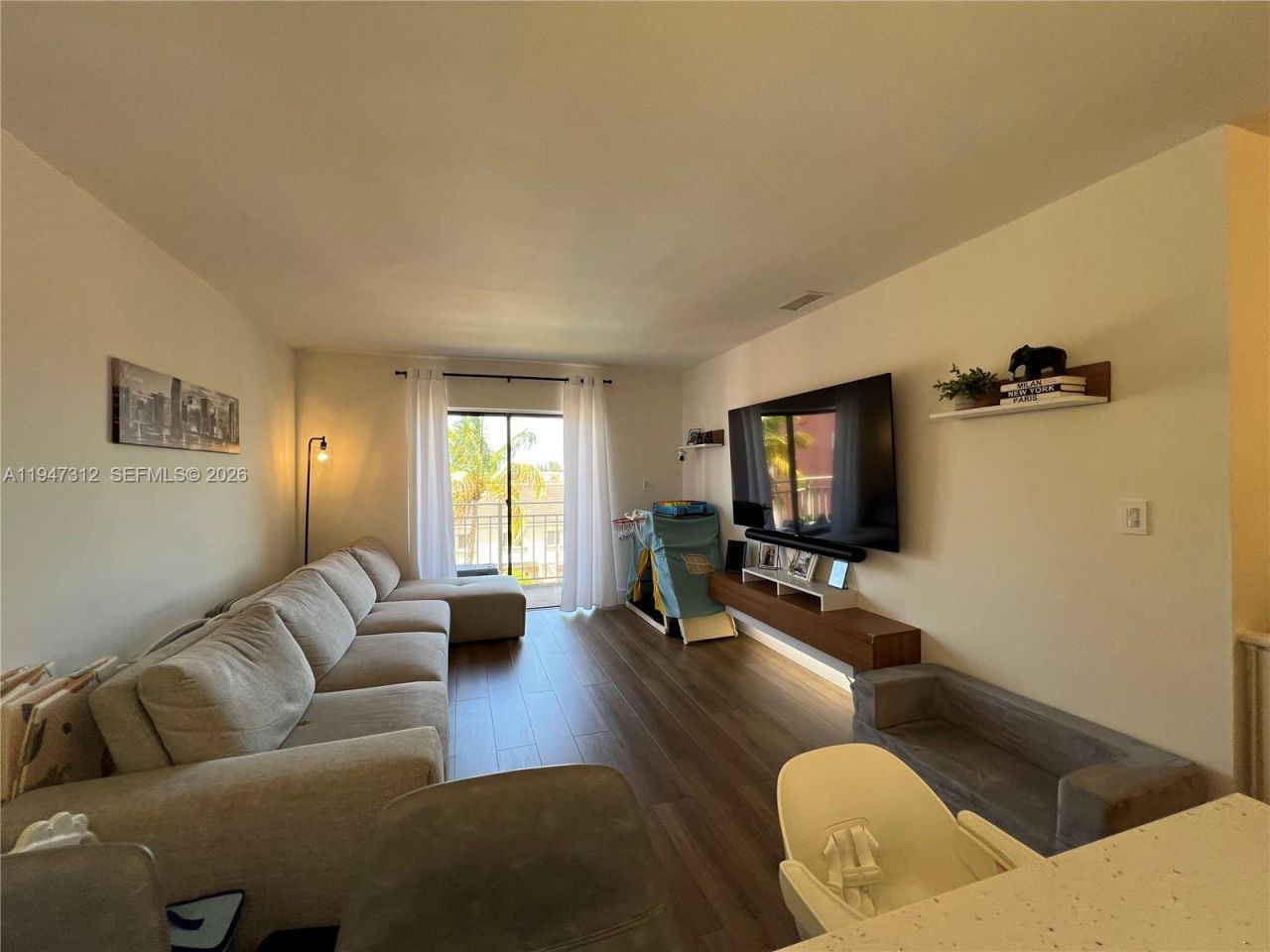 8425 NW 8th St, Unit 406, Miami, FL 33126 Photo