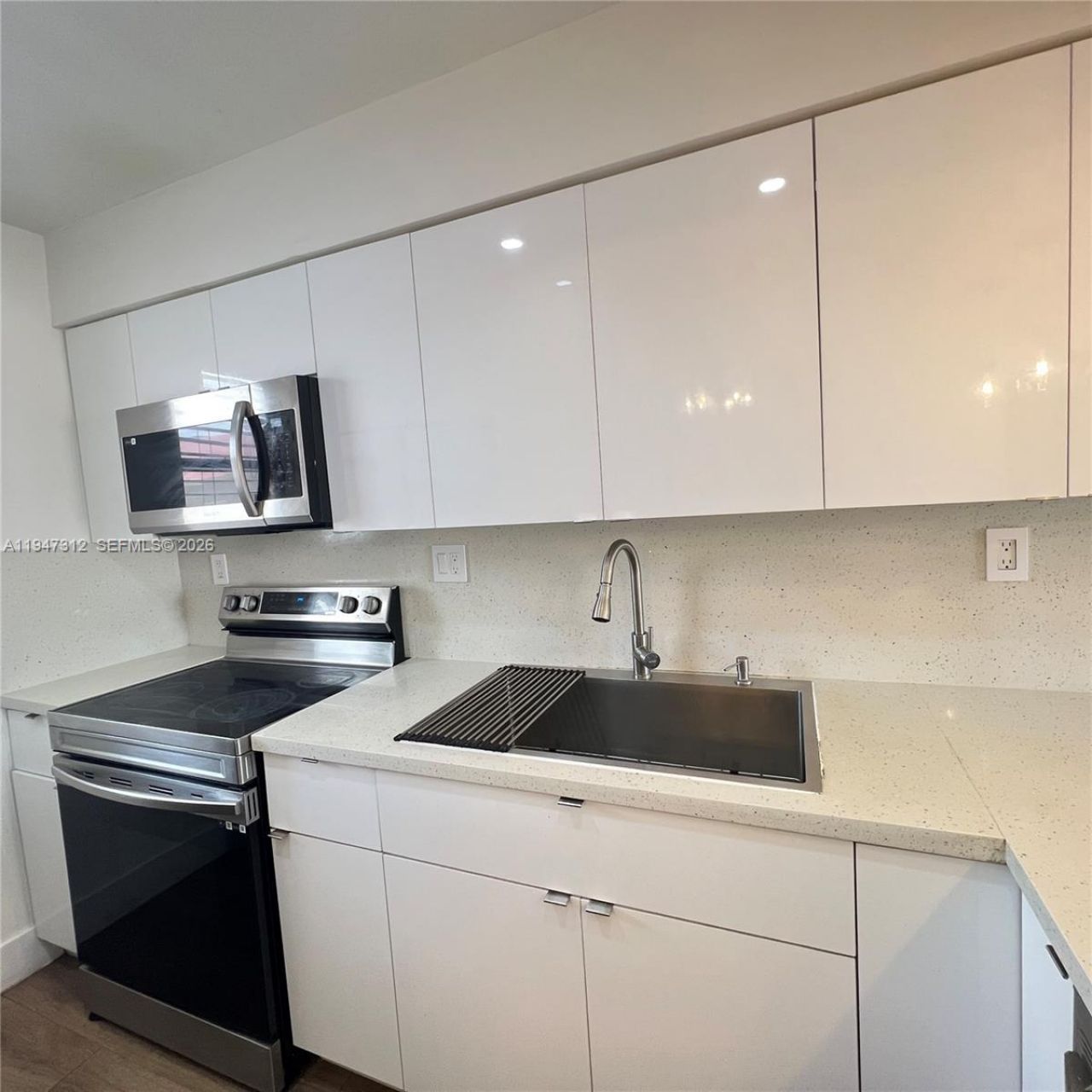 8425 NW 8th St, Unit 406, Miami, FL 33126 Photo