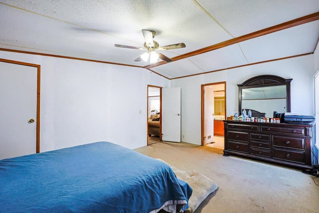 8670 Laurel Wood Dr. Photo 11