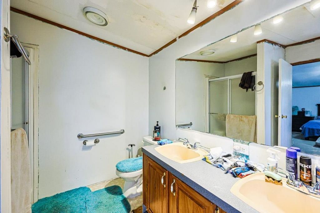 8670 Laurel Wood Dr. Photo 13