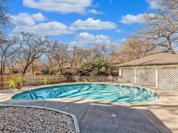 1011 Tanglewood Lane, Arlington, TX 76012