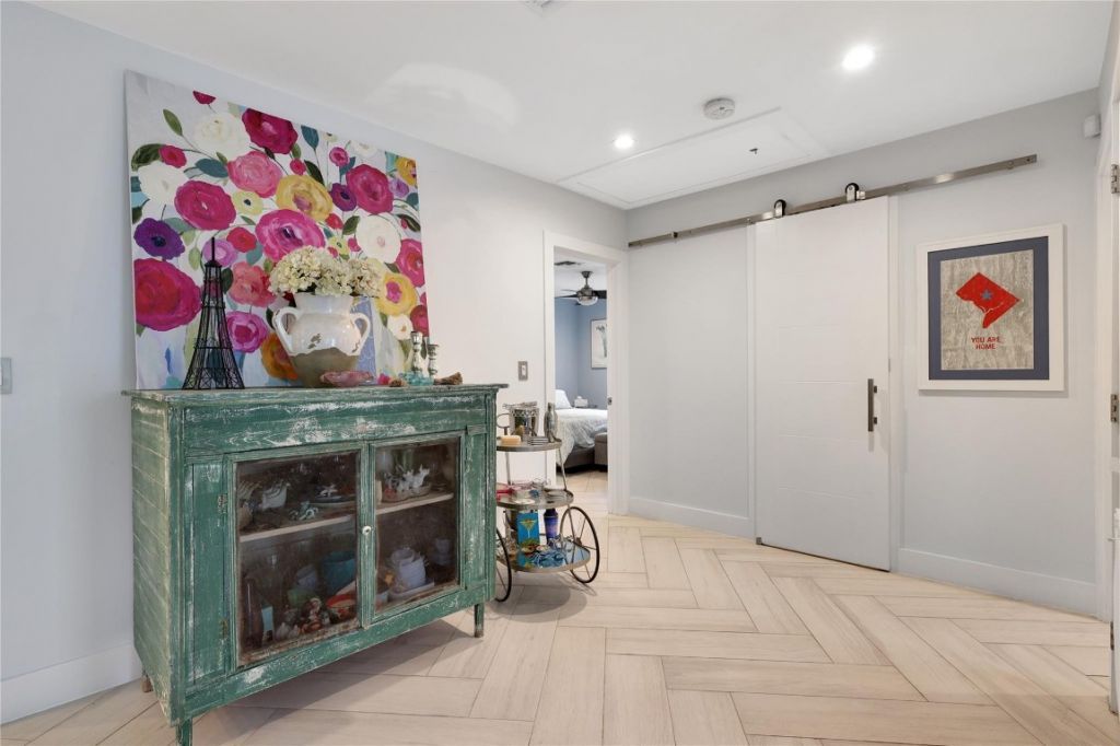 390 NE 10th Avenue, Fort Lauderdale, FL 33301 Photo