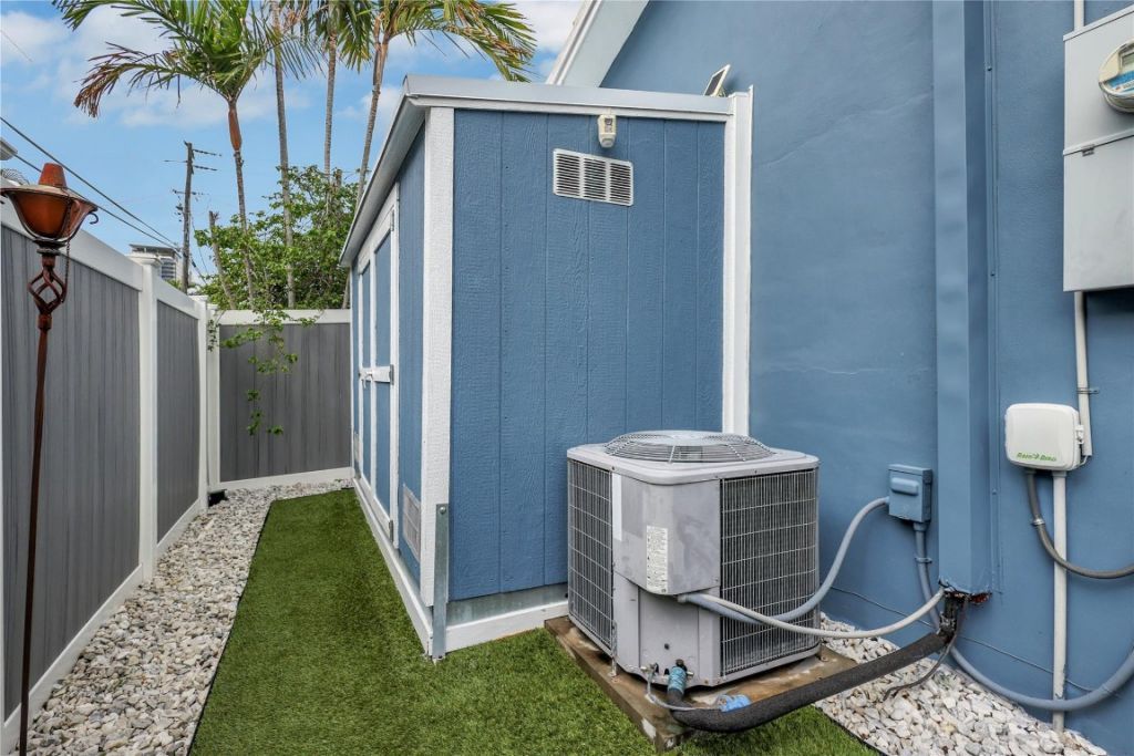 390 NE 10th Avenue, Fort Lauderdale, FL 33301 Photo