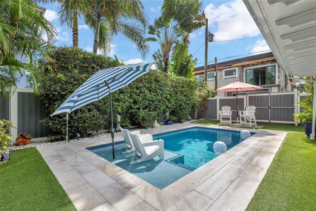 390 NE 10th Avenue, Fort Lauderdale, FL 33301 Photo