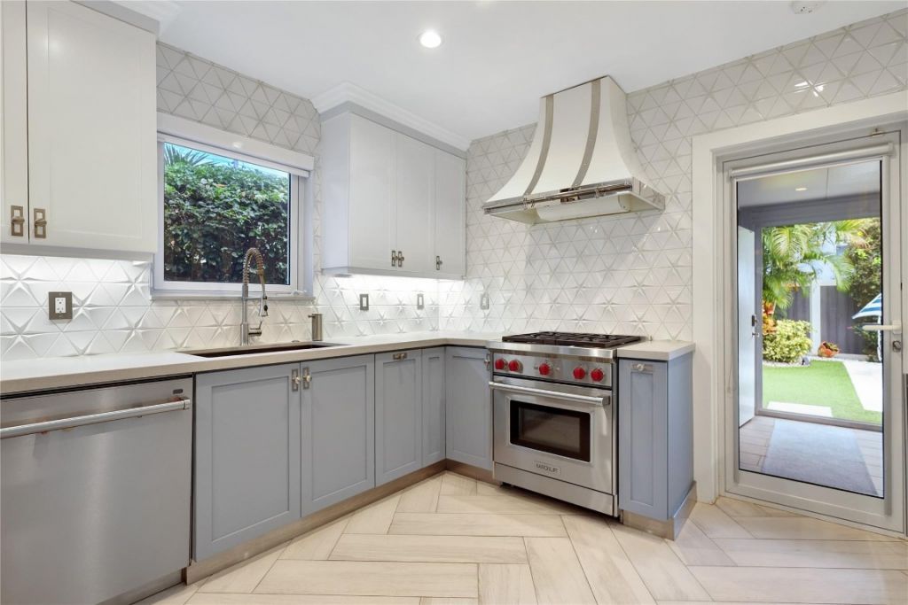 390 NE 10th Avenue, Fort Lauderdale, FL 33301 Photo