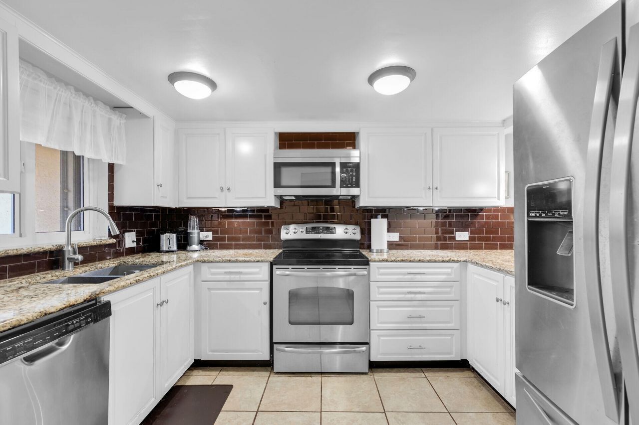 423 Sombrero Beach Road, Unit 9, Marathon, FL 33050 Photo