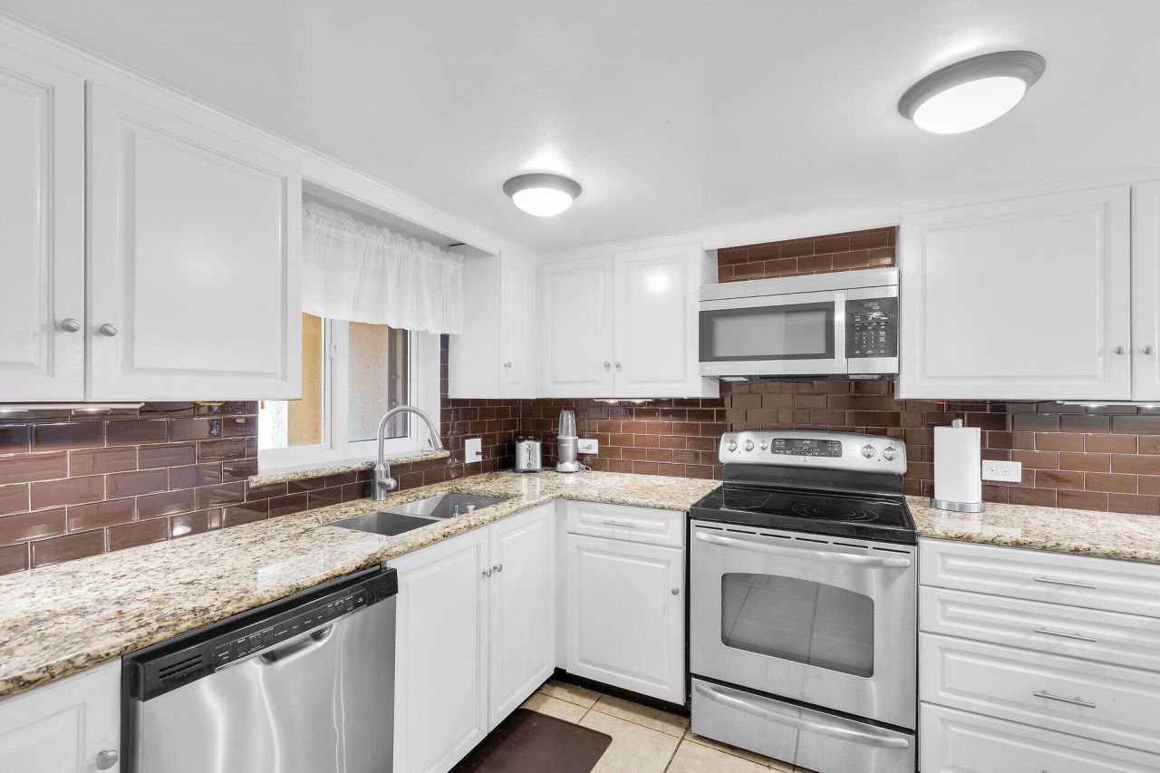 423 Sombrero Beach Road, Unit 9, Marathon, FL 33050 Photo