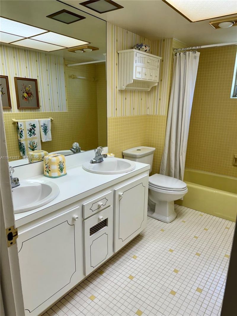 3440 NE 170th St , North Miami Beach, FL 33160 Photo