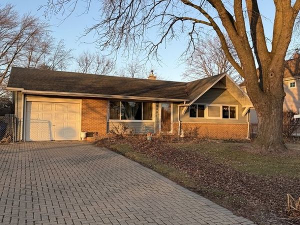 655 W Comstock Avenue, Elmhurst, IL 60126