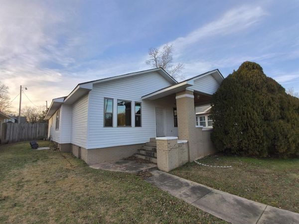 1305 Gordon Dr, Sheffield, AL