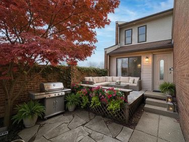 410 Willow Grove Lane, Rochester Hills, MI 48307