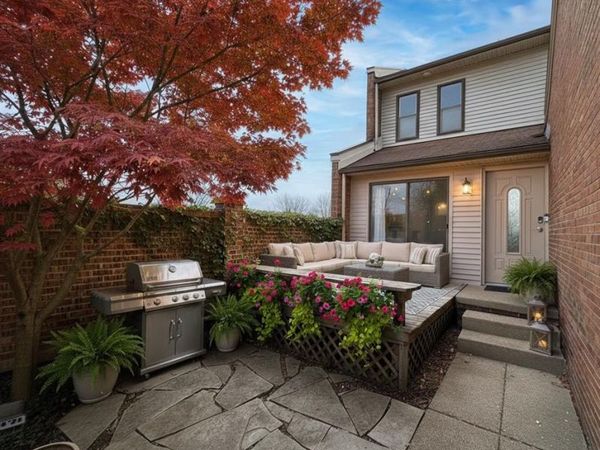 410 Willow Grove Lane, Rochester Hills, MI 48307