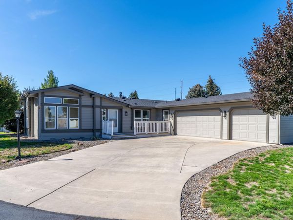 1865 NE 6th Street, Redmond, OR 97756