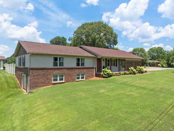 533 Taylor St, Bruceton, TN 38317