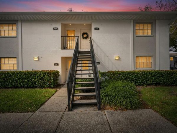 3806 N OAK DRIVE, Unit V22, TAMPA, FL 33611