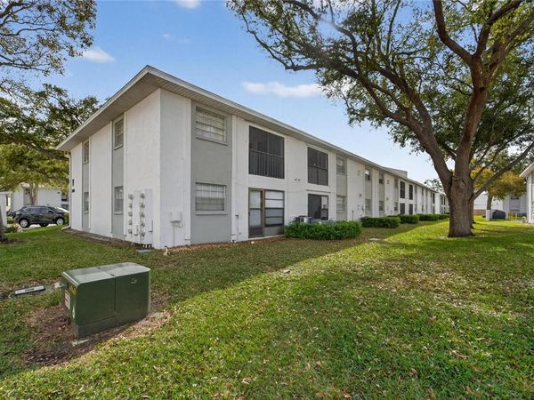 3806 N OAK DRIVE, Unit V22, TAMPA, FL 33611