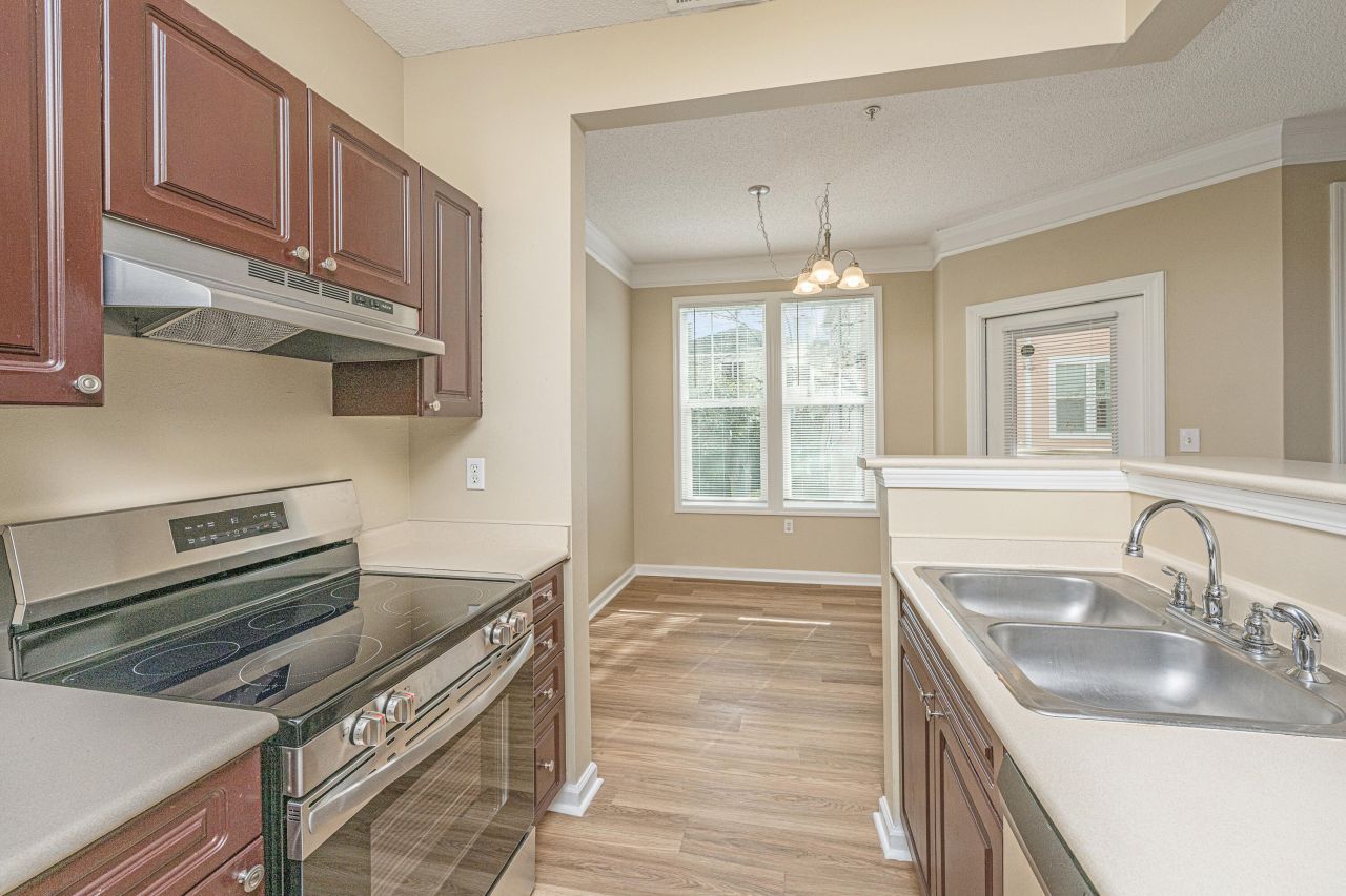 2127 Chatelain Way Photo 10