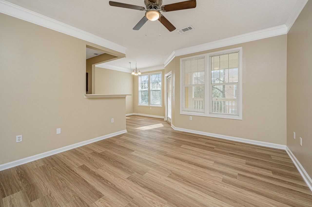 2127 Chatelain Way Photo 4