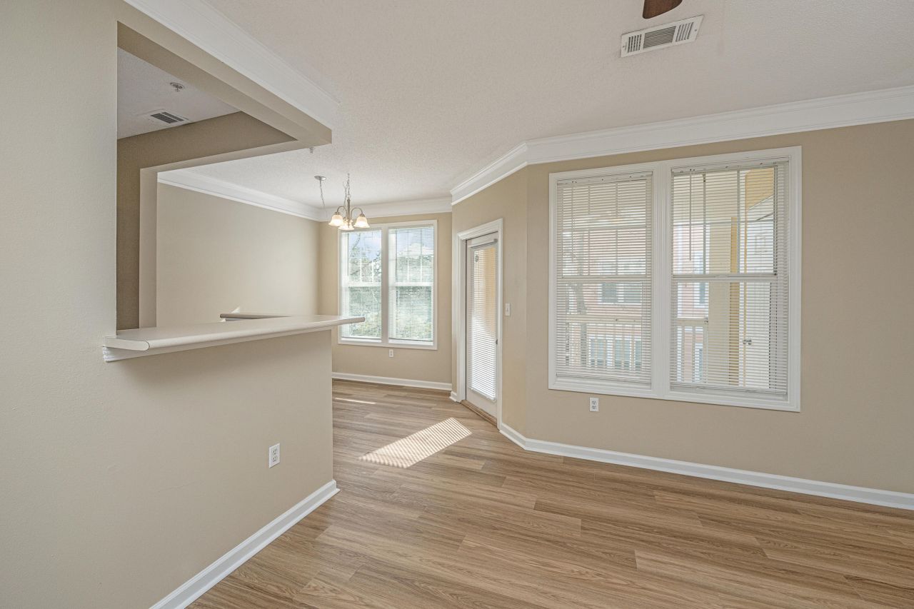 2127 Chatelain Way Photo 5