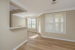 2127 Chatelain Way photo 4