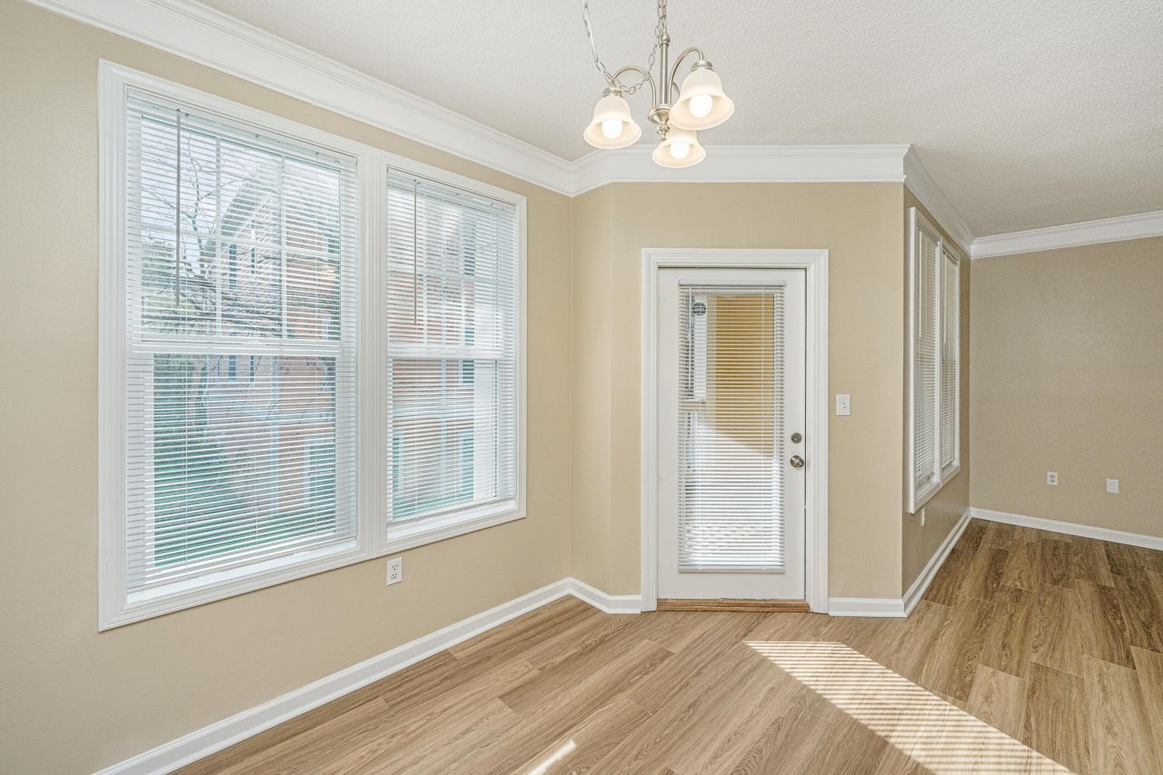 2127 Chatelain Way Photo 6